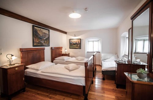 Cerklje na Gorenjskem Hotel | Dvor Jezeršek Brnik