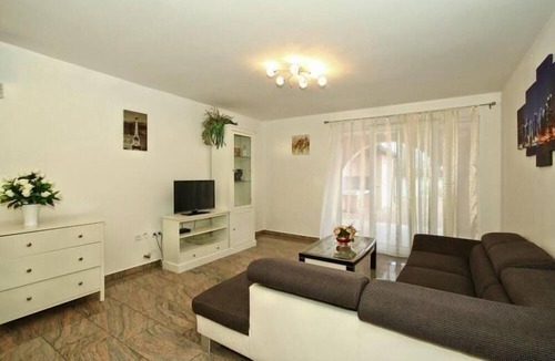 Buje House | Holiday house with pool, terrace and parking space