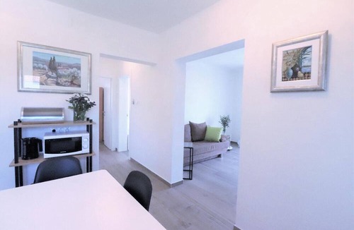 Businci House | Holiday House in Okrug Gornji with Spacious Pool