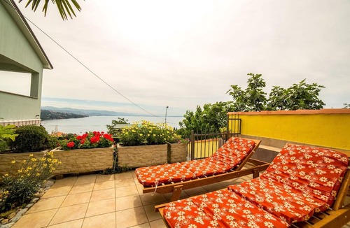 Volosko House | Holiday home with water view