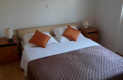 Vinjerac House | Holiday apartment for four people with a terrace