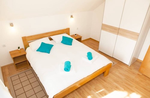 Seliste Apartment | Two bedroom apartment with balcony Gornji Vaganac, Plitvice (A-17524-a)