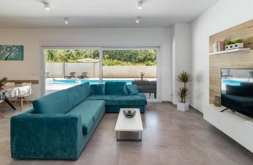 Stokovci House | Villa Sanivaro with heated pool and whirlpool