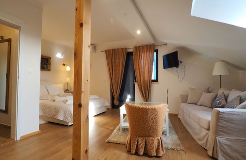 Plaski House | Guest house Sara Latin
