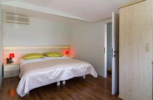 Kodreti House | Hiša posebne sorte