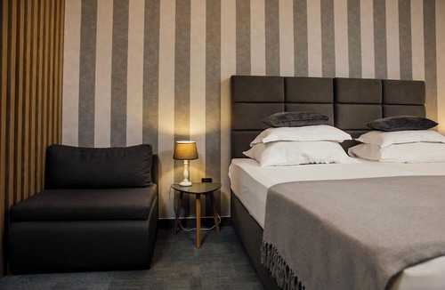 Promajna Bed & Breakfast | White Stone Villa