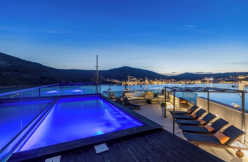 Vinisce Villa | Beachfront luxury villa Vinisce