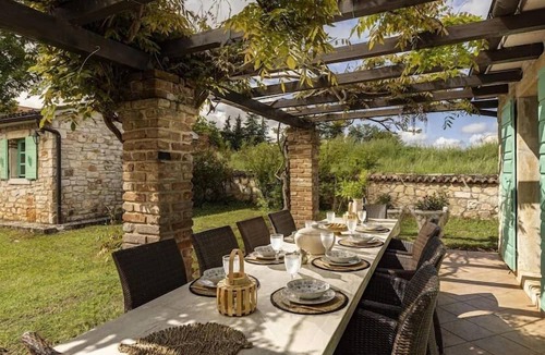 Visnjan Bed & Breakfast | Le Château B&B