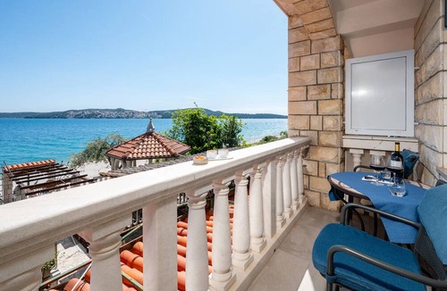 Seget Donji Hotel | HOTEL SEGETSKI DVORI Beachfront Oasis & Tradition since 1964 - Split Trogir Riviera