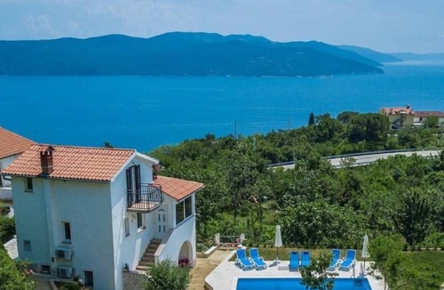 Zagore Apartment | Charming Brsec Apartment With Shared Pool