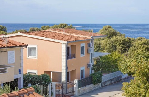 Dvornica House | Holiday Home Nada Rogoznica