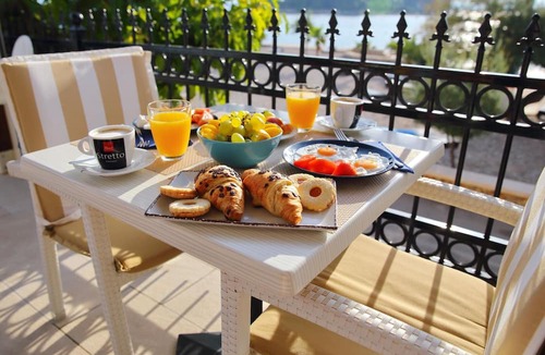 Preko Apartment | Apartment on Ugljan With Pool & Sandy Beach
