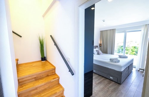 Donja luka Apartment | Luxury Penthouse Apt on beach Makarska