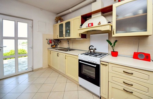 Babina House | Wonderful private villa for 4 guests with WIFI, TV, terrace, pets allowed and parking