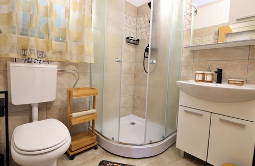 Babina House | Wonderful private villa for 4 guests with WIFI, TV, terrace, pets allowed and parking