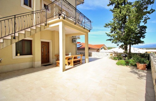 Soline House | Flat Ivanka-200m from the sea, with terrace
