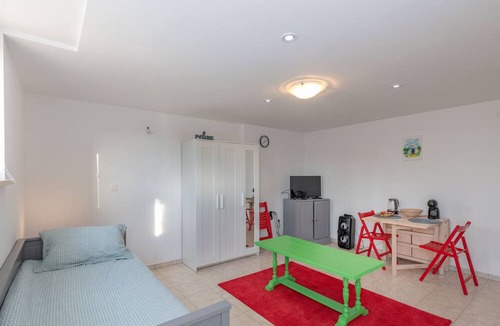 Marceljani Villa | Villa Maja, short drive from the beach, pets welcome!