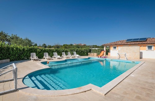 Banjole House | Mobile Homes with Shared Pool Rocco 2