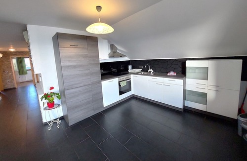 Dobrova-Polhov Gradec Apartment | Countryside Two Bedroom Apartment near Horjul