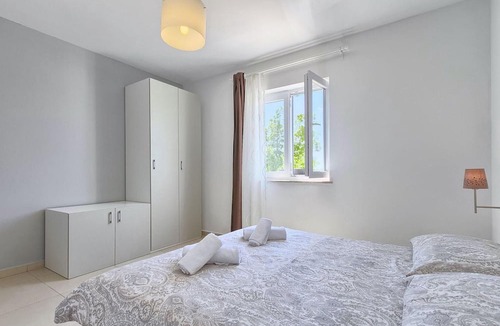 Muzini House | 5 bedroom accommodation in Zminj