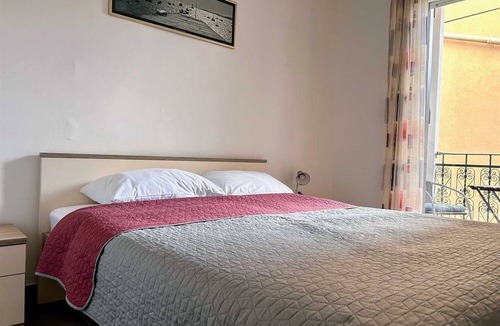 Gospic Apartment | Cosy 2-room apartment with a balcony just steps away from the beach, shops and restaurants