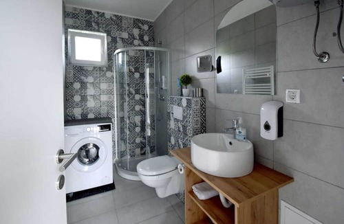 Kutjevo House | Vacation Home Rose