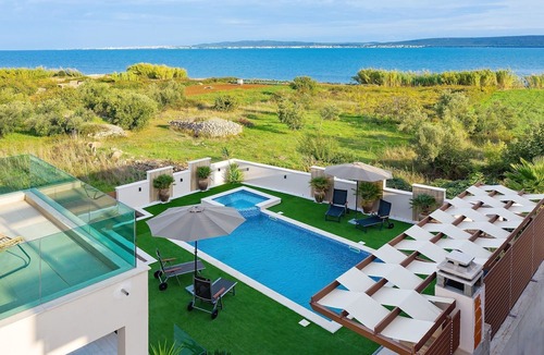 Dobropoljana Villa | Masanda Villa with pool, sea view and balcony - Masanda