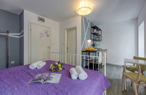 Veli Losinj Apartment | Blue Studio Apartment With Garden