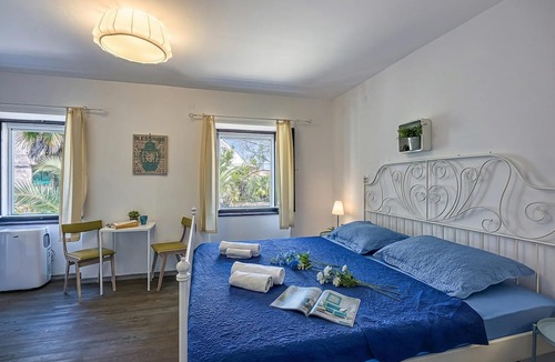 Veli Losinj Apartment | Blue Studio Apartment With Garden
