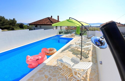 Bibinje Apartment | Apartment in Bibinje with Pool near the Sea