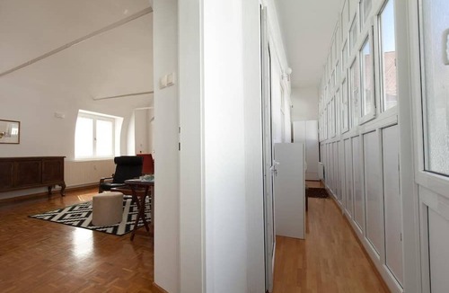 Ljubljana Old Town Apartment | Laura Tour As/Charming 1BR, AC, quiet apartment by Town Hall
