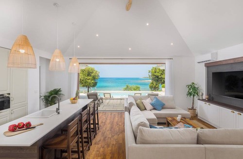Bale Villa | Luxury Beach Villas Porto Bus