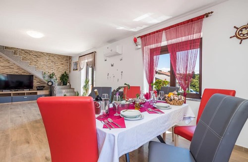 Viskovo Apartment | Awesome apartment in Viskovo with WiFi