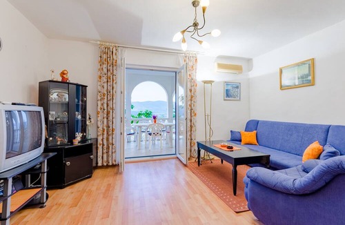 Mastrinka Apartment | Apartment Sea Star - Three-Bedroom Apartment with Pool and Sea View