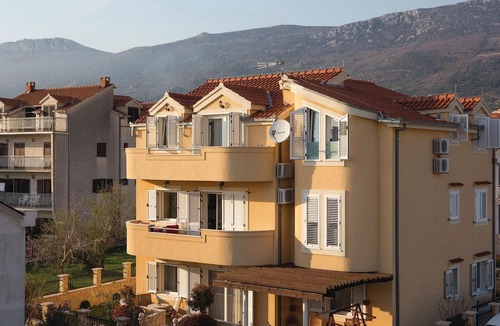 Kastel Kambelovac Apartment | Stunning apartment in Kastel Kambelovac