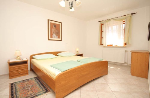 Osor Apartment | Two bedroom apartment with terrace Osor, Lošinj (A-8088-b)