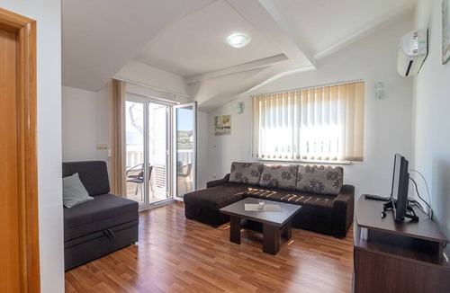 Mastrinka Apartment | Apartments Janja (30131-A1) - Arbanija (Ciovo)