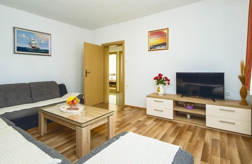 Dugi Rat Apartment | Amazing apartment in Mali Rat with house sea view