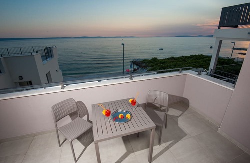 Podstrana Apartment | Seaside Luxury Suites