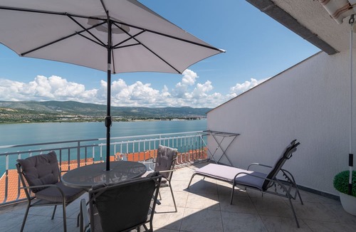 Mastrinka Apartment | Mandic - studio apt w/stunning sea view terrace & only 100m from the beach
