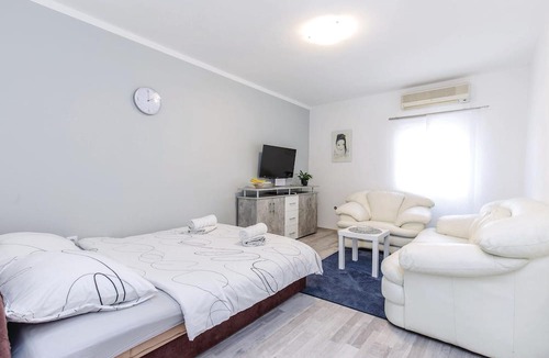 Zurkovo Apartment | Awesome apartment in Kostrena with WiFi