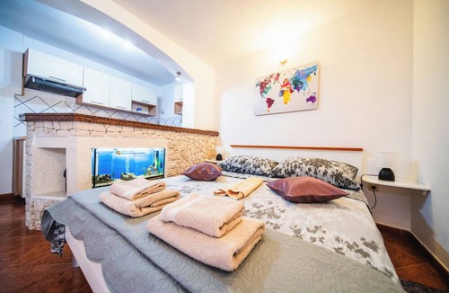 Cove Tri Zala (Zrnovo) Apartment | M & J Central Suites