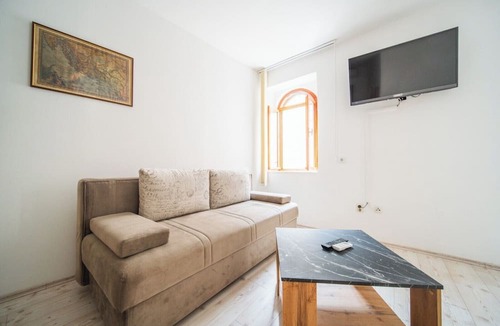 Cove Tri Zala (Zrnovo) Apartment | M & J Central Suites