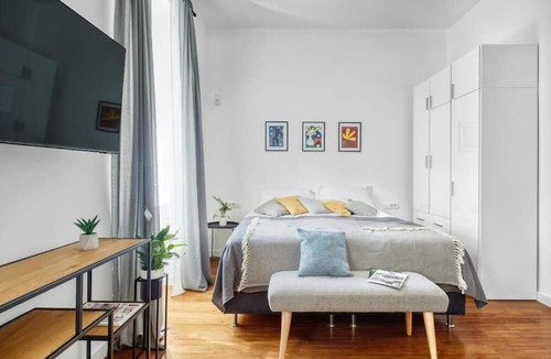 Zagreb Apartment | Berry Berry studios by Flat White