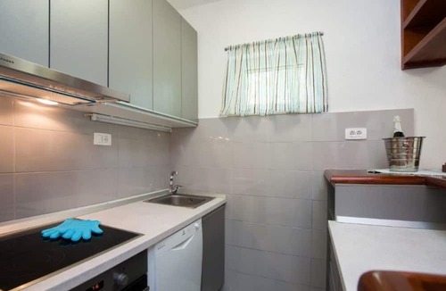 Businci House | Charmante Villa Layla mit Meerblick und Pool by Interhome