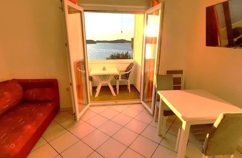 Rab Town Apartment | "Wohnung 4 mit Meerblick by Interhome