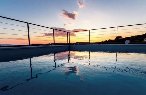 Palit Villa | Villa Venka – Luxury Villa for 8-10 Guests with Private Pool in Central Rab