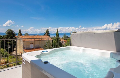 Omisalj Apartment | Apartments Villa Mara With Pool