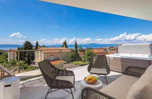 Omisalj Apartment | Apartments Villa Mara With Pool