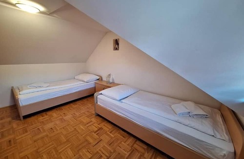 Dolenjske Toplice Apartment | Župnijski apartmaji